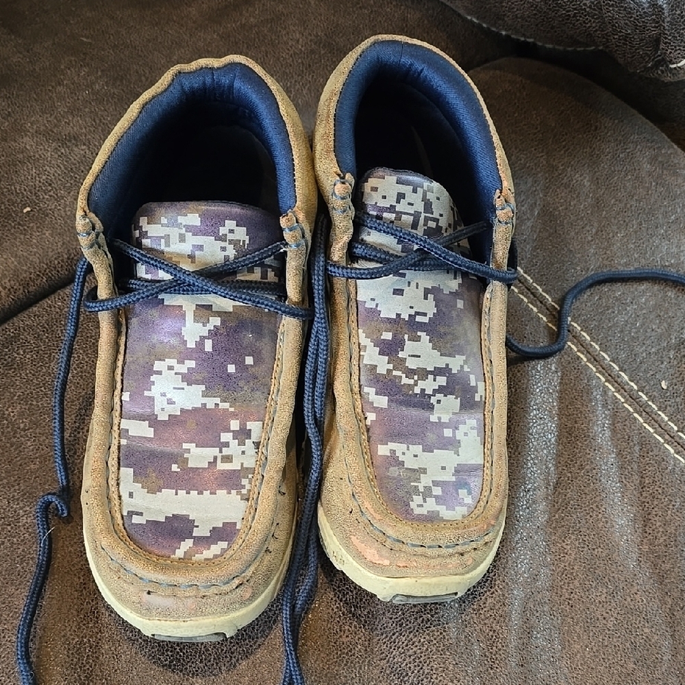 Kids Camouflage Light Up Lace-Up Shoes